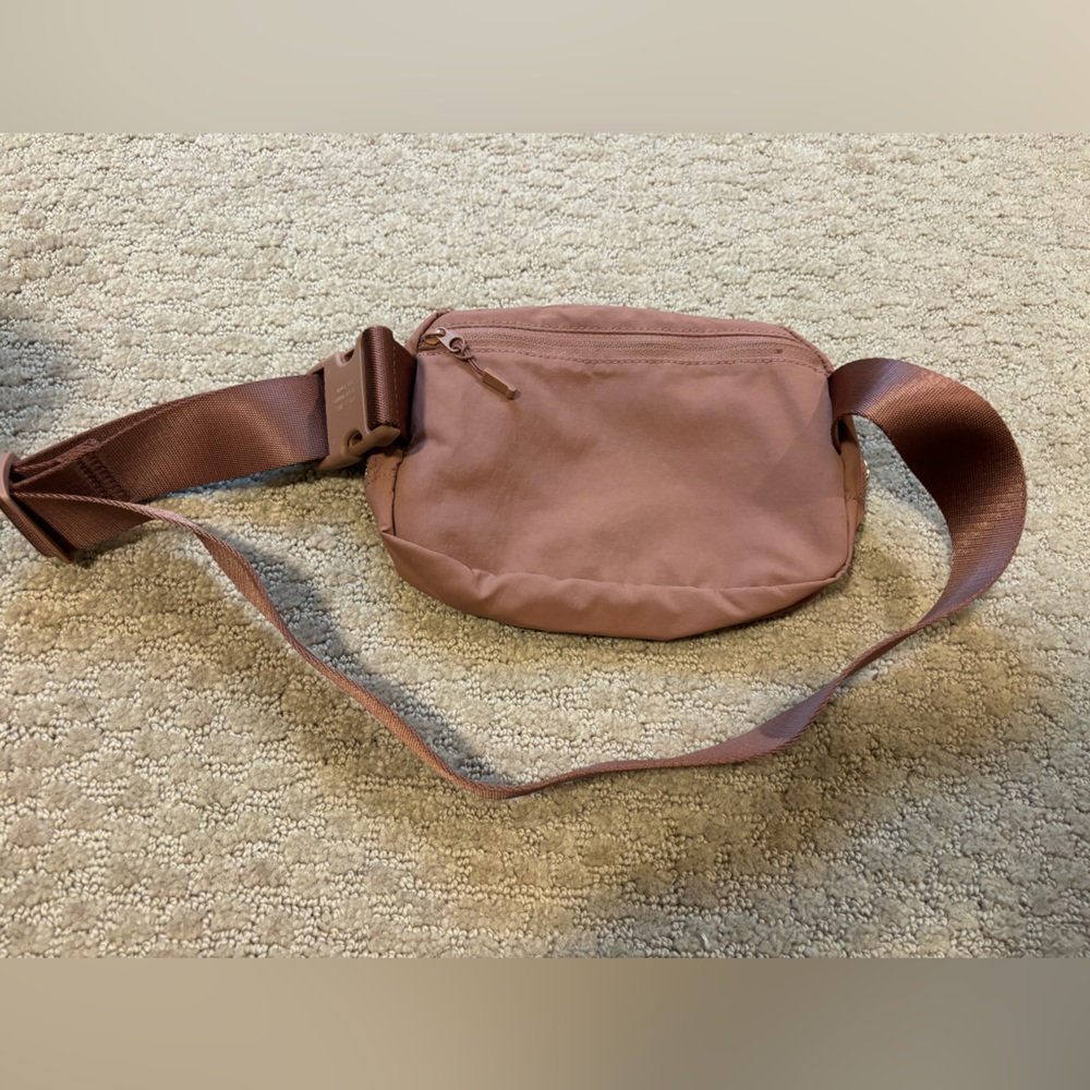 Lululemon Everywhere Belt Bag Spiced Chai - Picture 3 of 4